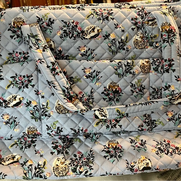 Vera Bradley Weekender Travel Bag Perrenial Gray Floral New Never Used - Picture 4 of 9